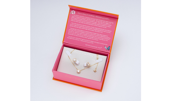 Big image modern classic necklace and earrings yellow gold   image 2 