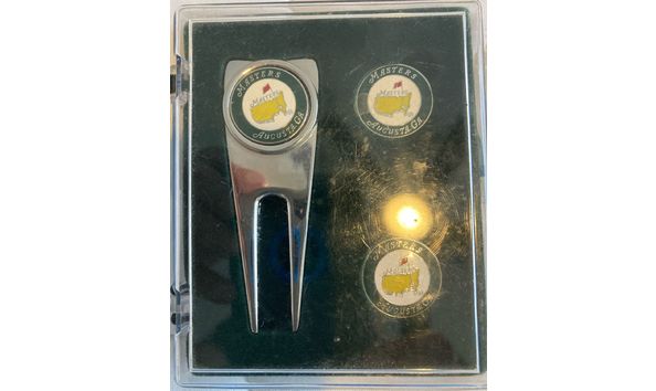 Big image masters divot and ball markers