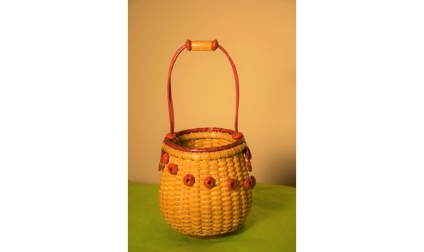 Big image b101 heir   basket with red beads 1