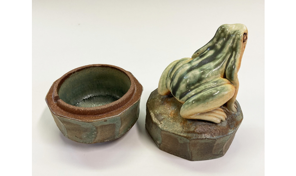 Big image c105 maloney   tree frog faceted box 3