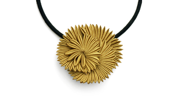 Big image j101 hu   chrysanthemum necklace and earrings 2