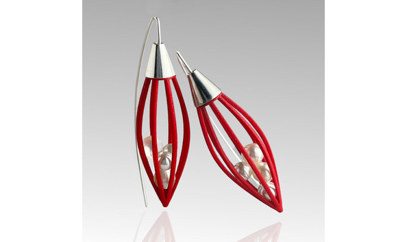 Big image j113 varga   red 3 d pod earrrings