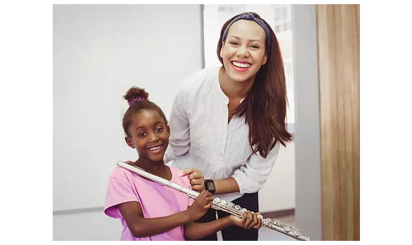 Big image encore girl with flute