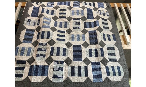 Big image auction blue quilt