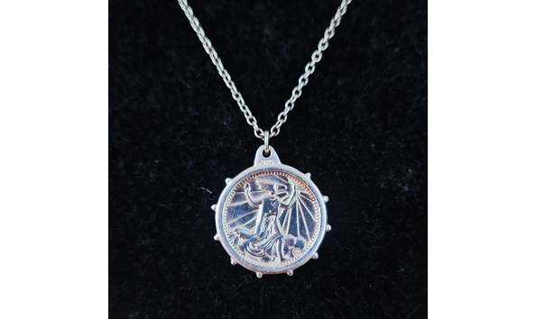 Big image leskes279medallionnecklace2