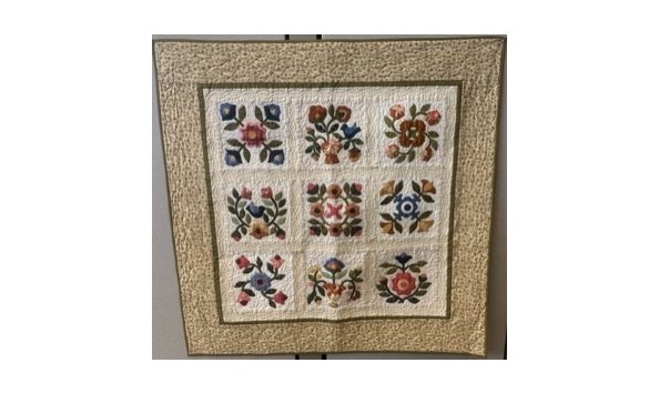 Big image nine flower quilted wall hanging 38 x 38 fmv  100.00