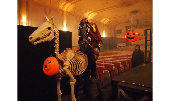 Big image 20190629 190453 lr feature hauntedtheatre02