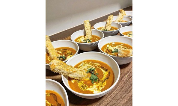 Big image roving restaurant 3