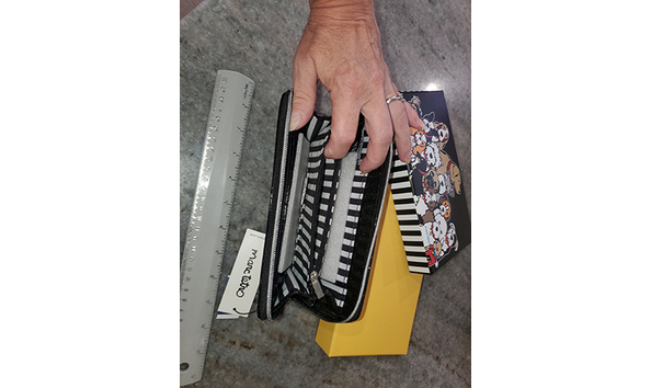 Big image dog wallet tetro 3   jennifer jablonski