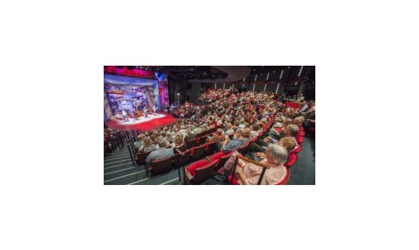 Big image alleytheatre hubbardstage patrons 177 300x169