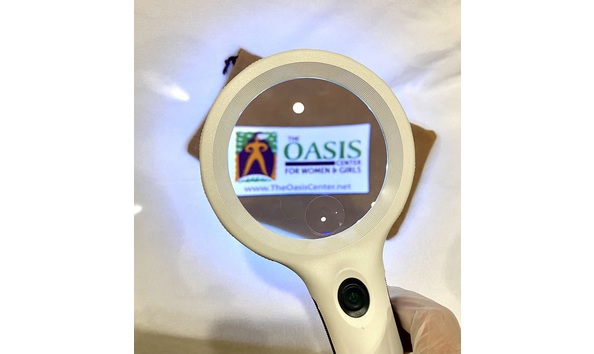 Big image lighted magnifying glass with pouch2