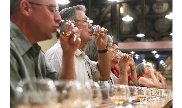 Big image pic kentucky bourbon maker tasting