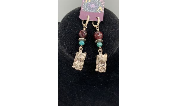 Big image 202304jwy003   lucky kitty earrings