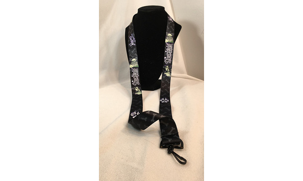 Big image 202209acc042 2   black nippers spooky fox lanyard