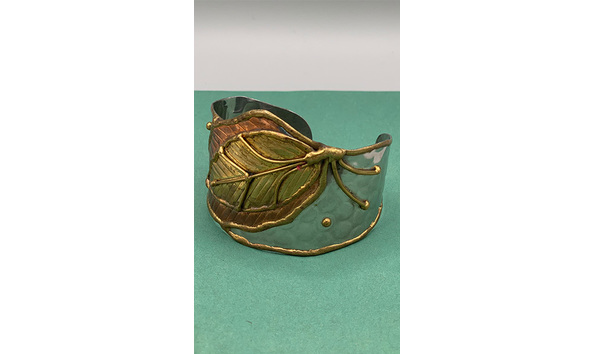 Big image 202306jwy009 2   tri metal leaf wrist cuff