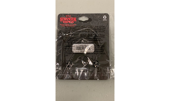 Big image 202301jwy003 5   stranger things s2 lapel pin