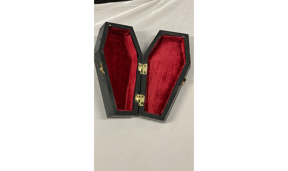 Big image 202308decor006 4   ebony gargoyle casket