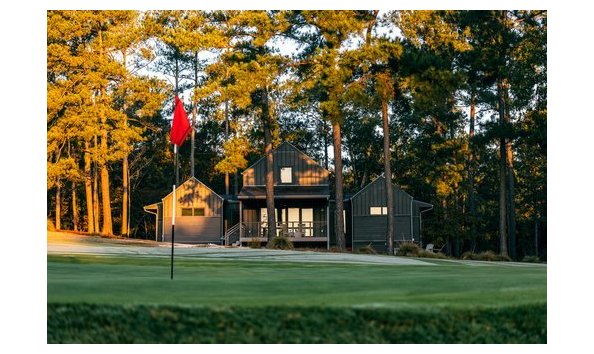 Big image dc hole 4 green and cottage mh ge0a6002