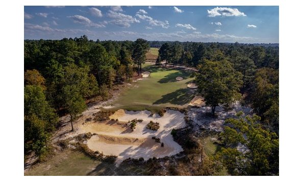 Big image dc hole 17 green and bunker aerial