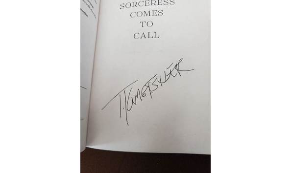 Big image sorceress book signature minicon 2024