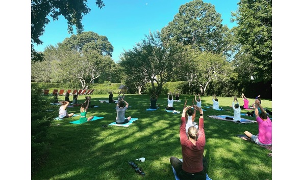 Big image long house yoga 2147b04b f834 4d33 beb5 d8cb4fe7efe4