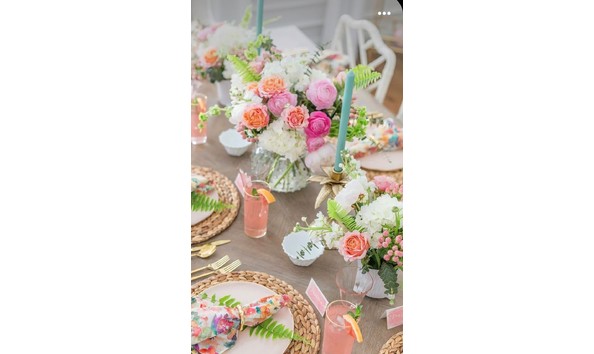 Big image greenery tablescape example 1
