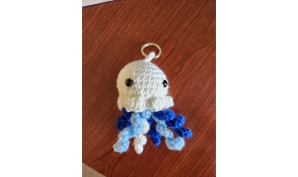 Big image blue   white jellyfish 4