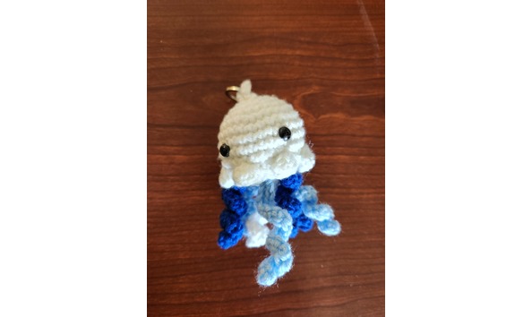 Big image blue   white jellyfish 1