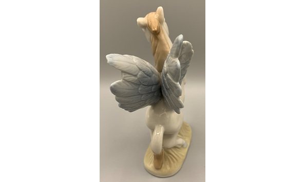 Big image 202304decor001 4   porcelain pegasus figure