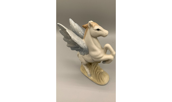Big image 202304decor001 5   porcelain pegasus figure