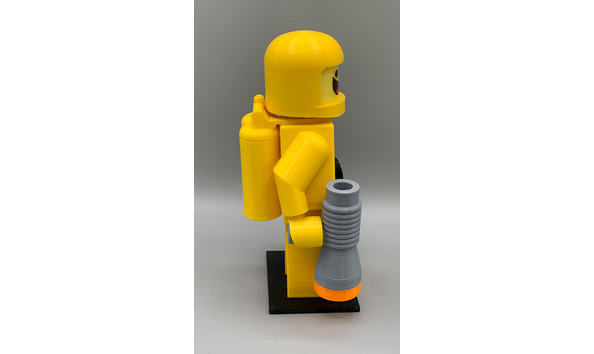 Big image 202404decor003 4   yellow large lego space guy