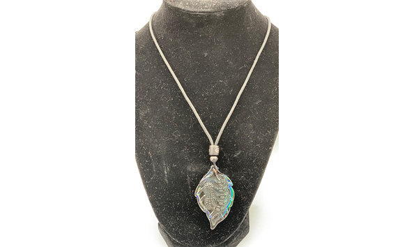 Big image 202306jwy006   fenshui glass leaf necklace