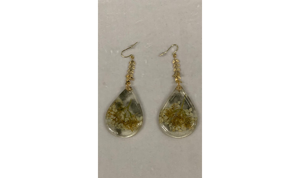 Big image 202308jwy016   white flower with gold resin earrings