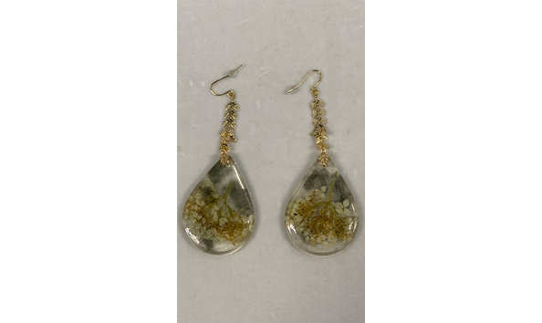 Big image 202308jwy016 2   white flower with gold resin earrings