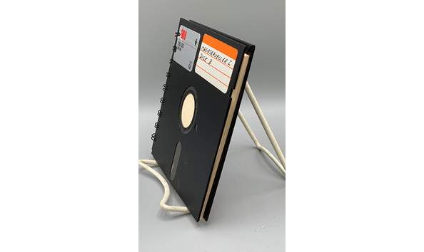 Big image 202403stat001 3   1980s floppy disk notebook