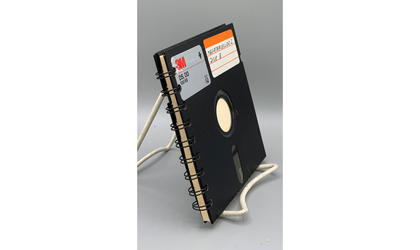 Big image 202403stat001 4   1980s floppy disk notebook