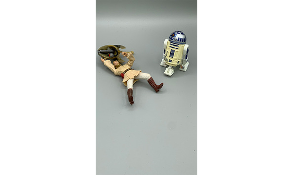 Big image 202403afig019   2 sw e2 aotc figures   r2 d2 sentry   obi wan kenobi coruscant chase
