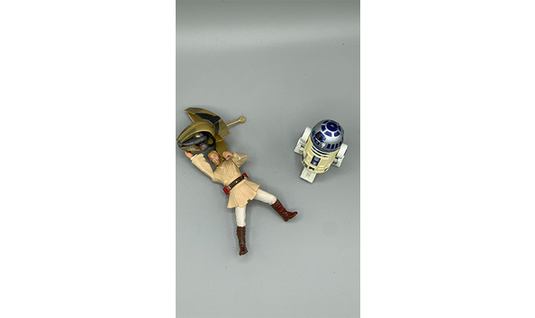 Big image 202403afig019 2   2 sw e2 aotc figures   r2 d2 sentry   obi wan kenobi coruscant chase
