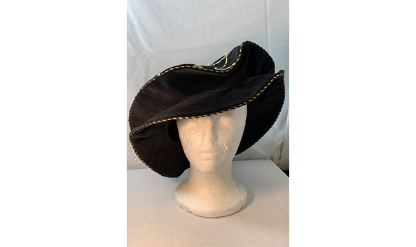 Big image 202405cply001   black velvet tudor flat cap renaissance hat