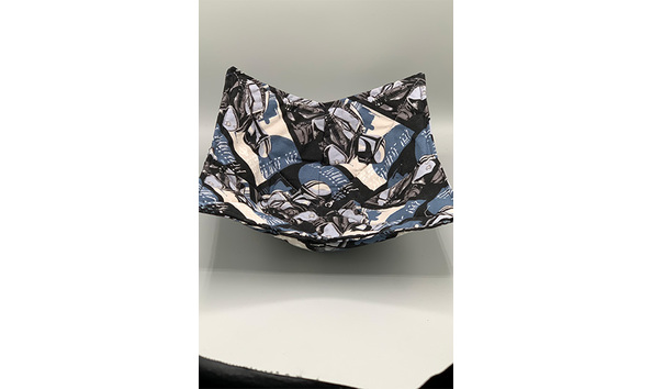 Big image 202405hware001 2   mandalorian microwave cozy