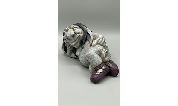 Big image 201810decor010 3   3 resin lounging gargoyles