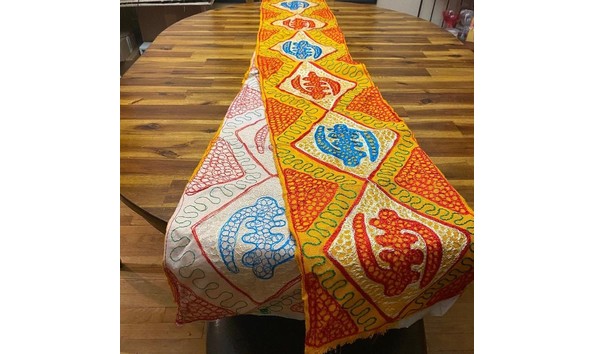 Big image table runner 1