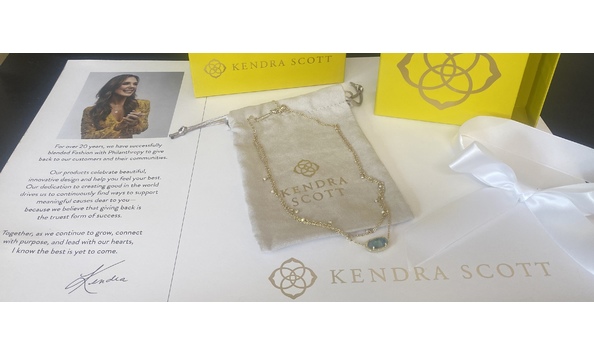 Big image pearl necklace set up