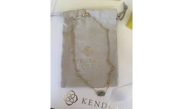 Big image pearl necklace close up