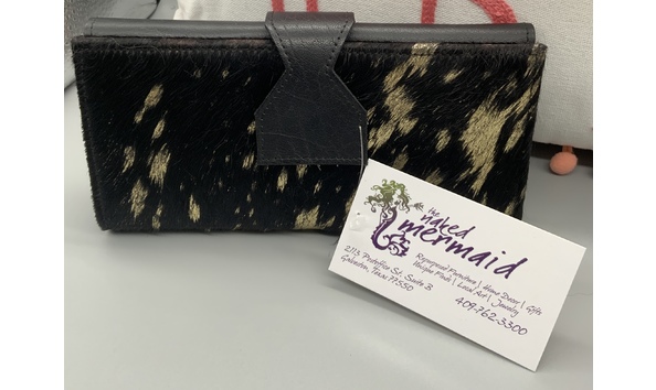 Big image front of wallet