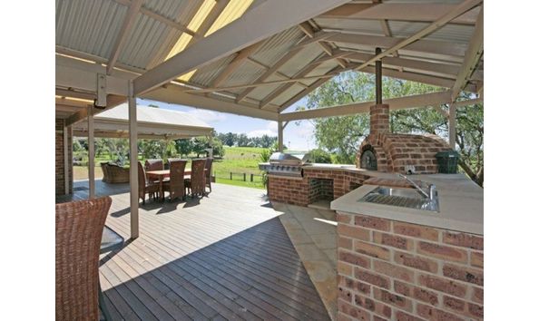 Big image outdoor entertainment and bbq area