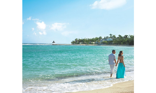 Big image beachwalk2