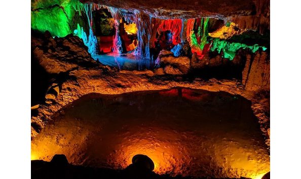 Big image grand caverns virginia rainbow room with wishing well 680x510