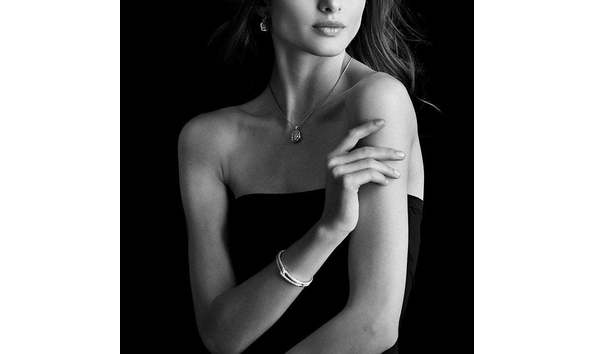 Big image b11320ds8adi onmodel  1 