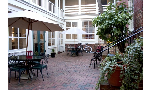 Big image lindenrowinnpatio e1423611389470